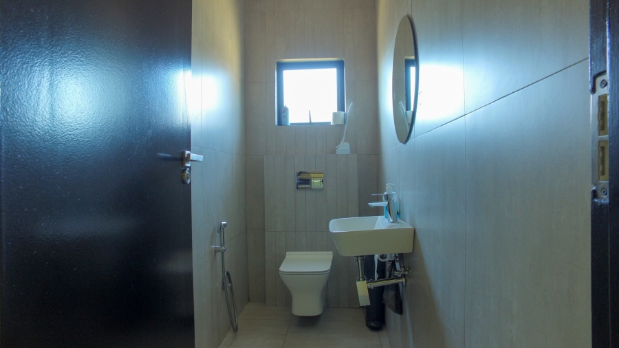 To Let commercial Property for Rent in Oos Einde North West